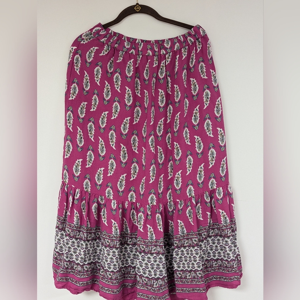 Skirt. Boho. Loft. Elastic waist. A line. Ruffle hem.